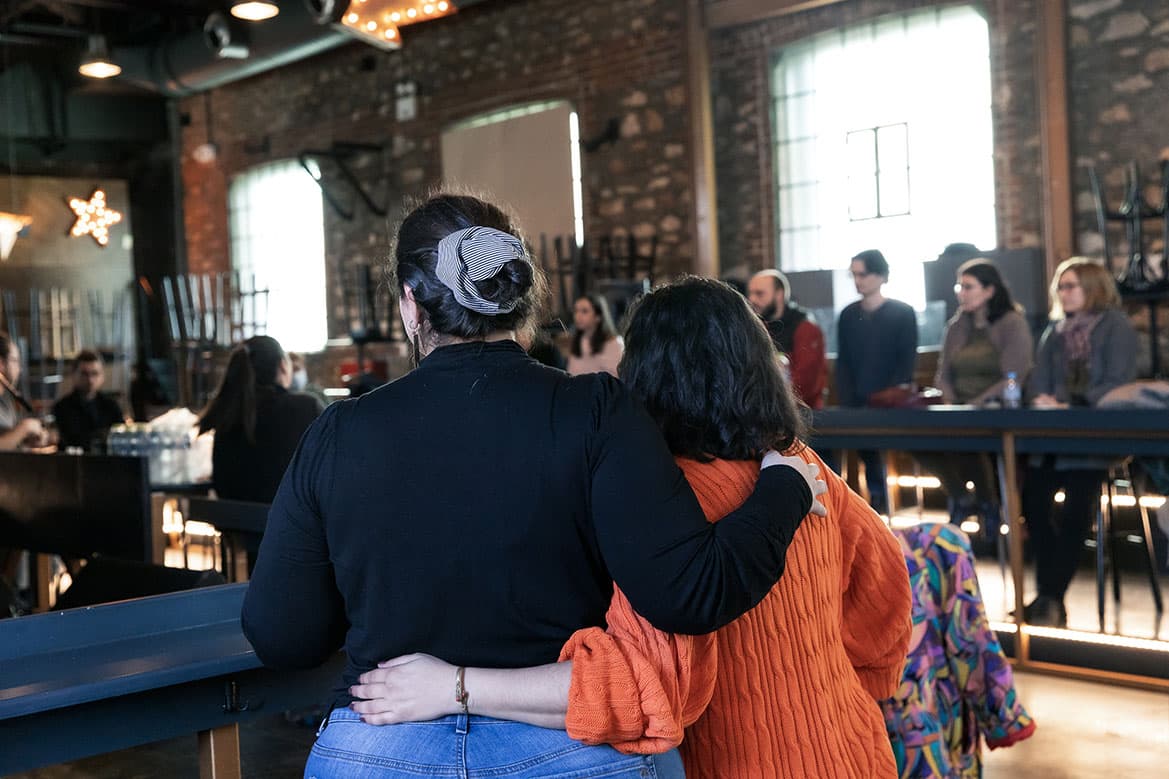 Συμμετέχοντες σε δράση του Culture for Change συζητούν τους στόχους του δικτύου